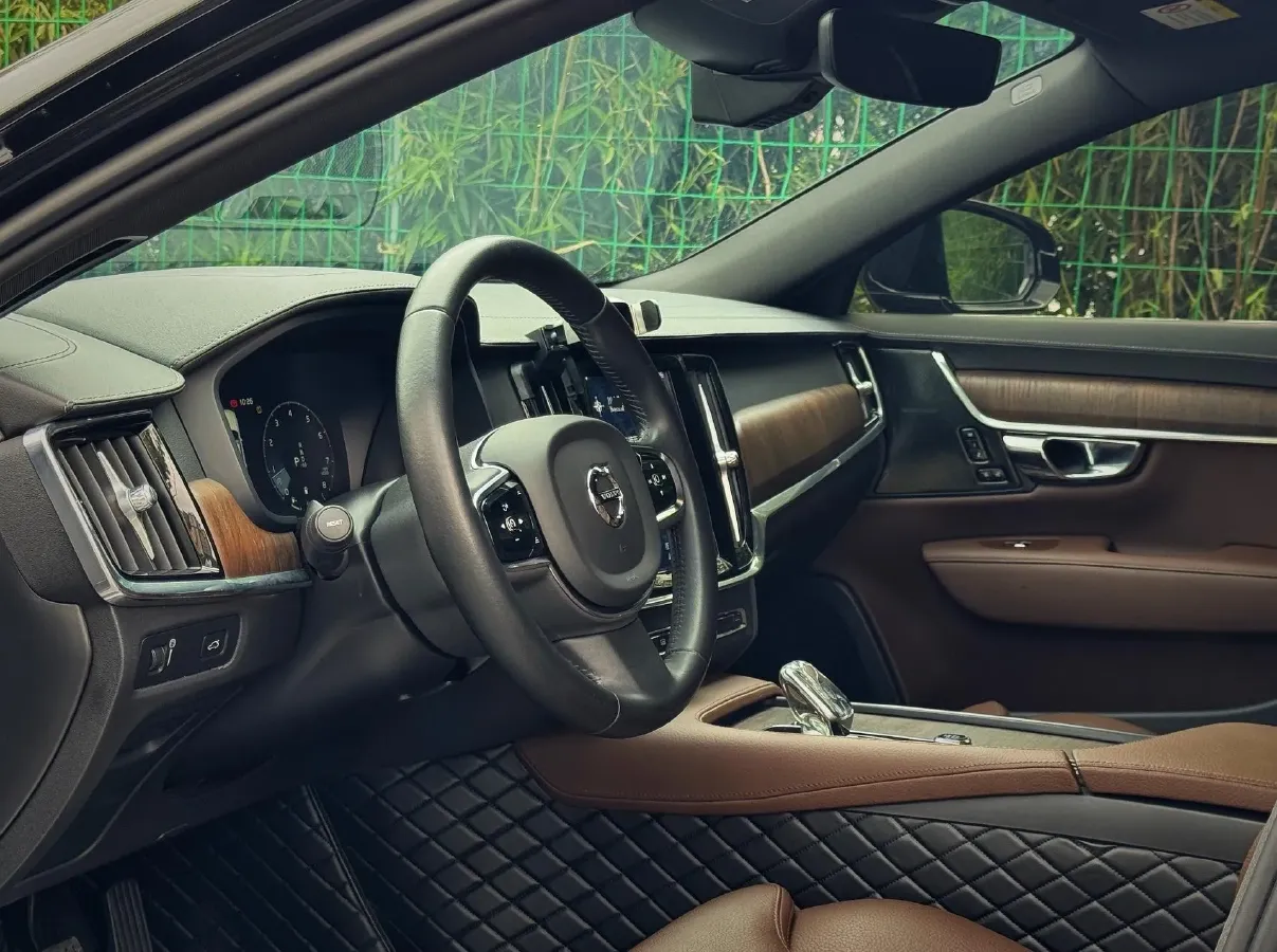 2021 Volvo S90 2.0T 250HP L4 8AT,autocango,china used car exporter,china ev exporter,chinese used car exporter,chinese used ev exporter