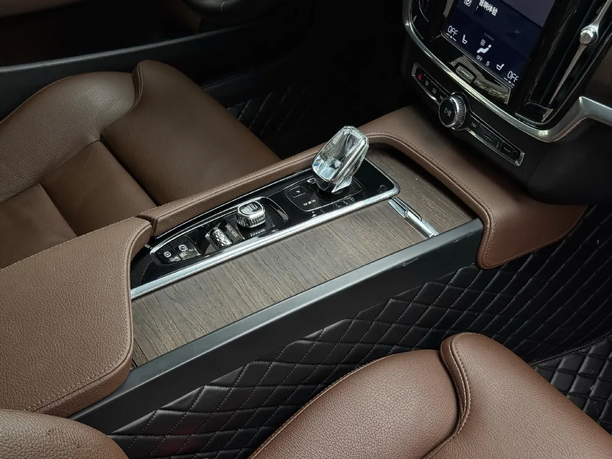 2021 Volvo S90 2.0T 250HP L4 8AT,autocango,china used car exporter,china ev exporter,chinese used car exporter,chinese used ev exporter