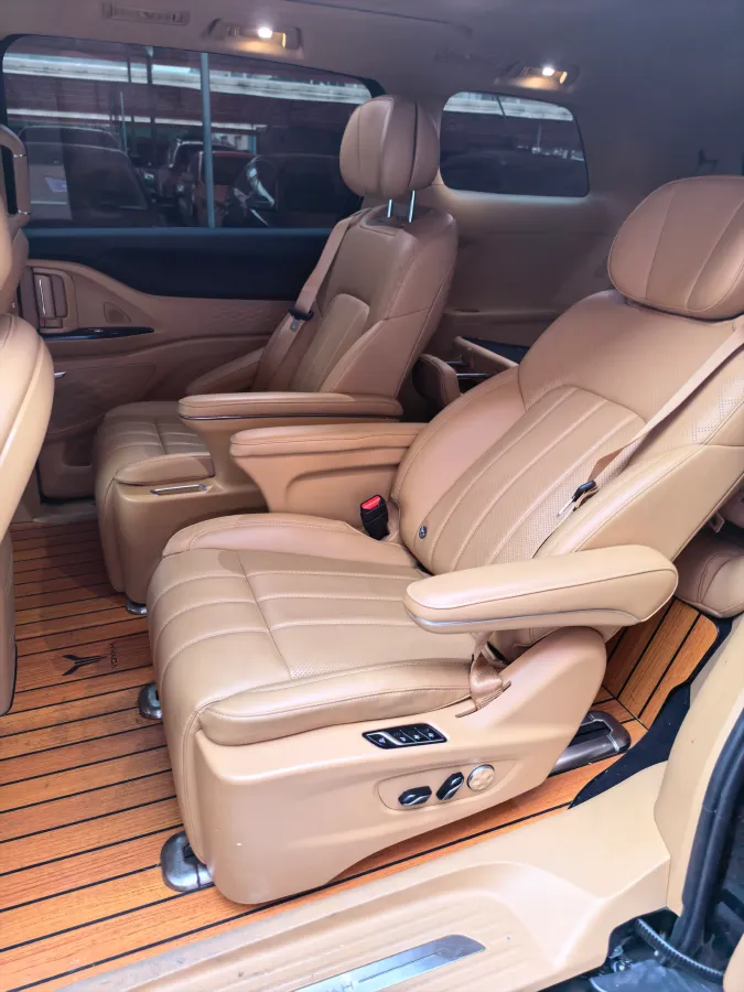2024 Voyah Dream 1.5T 150HP L4 PHEV 43KWH,autocango,china used car exporter,china ev exporter,chinese used car exporter,chinese used ev exporter