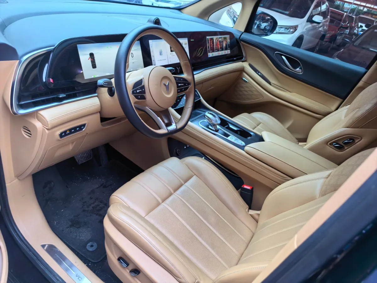 2024 Voyah Dream 1.5T 150HP L4 PHEV 43KWH,autocango,china used car exporter,china ev exporter,chinese used car exporter,chinese used ev exporter