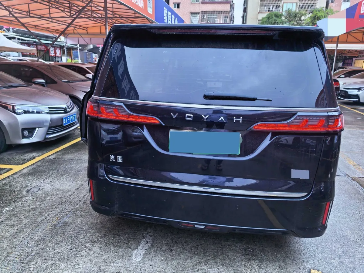 2024 Voyah Dream 1.5T 150HP L4 PHEV 43KWH,autocango,china used car exporter,china ev exporter,chinese used car exporter,chinese used ev exporter