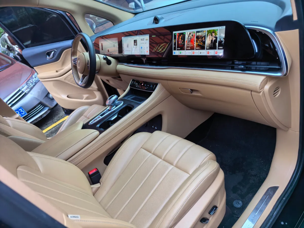 2024 Voyah Dream 1.5T 150HP L4 PHEV 43KWH,autocango,china used car exporter,china ev exporter,chinese used car exporter,chinese used ev exporter