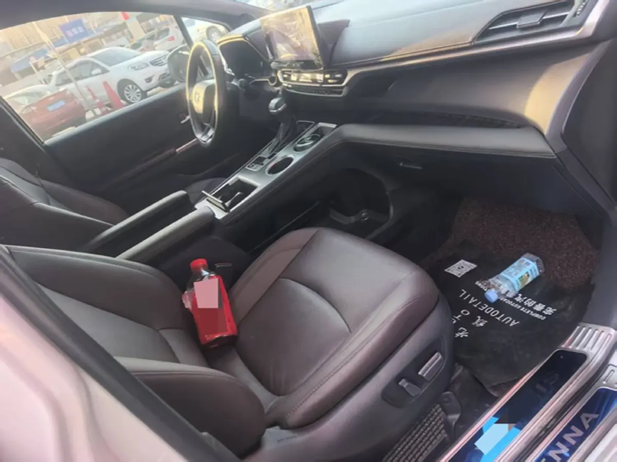 2023 Toyota Sienna 2.5L 189HP L4 E-CVT Hybrid,autocango,china used car exporter,china ev exporter,chinese used car exporter,chinese used ev exporter