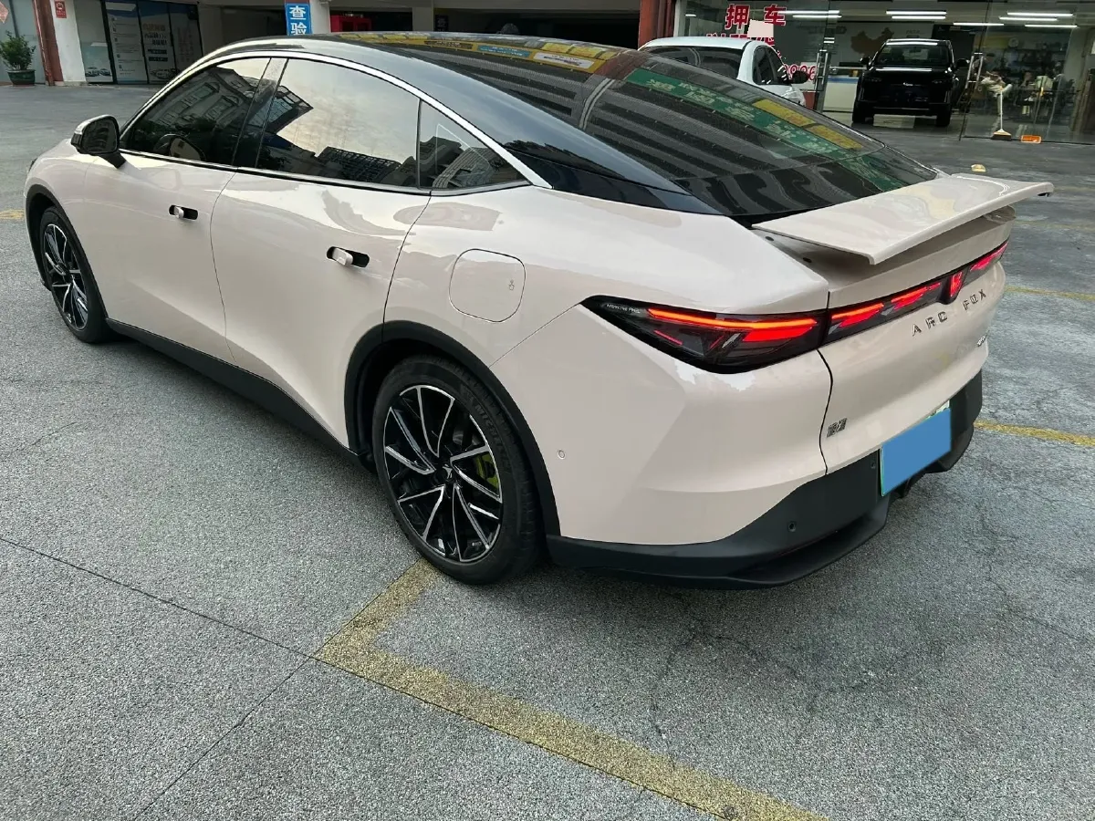 2024 ARCFOX αT5 BEV 79.2KWH,autocango,china used car exporter,china ev exporter,chinese used car exporter,chinese used ev exporter