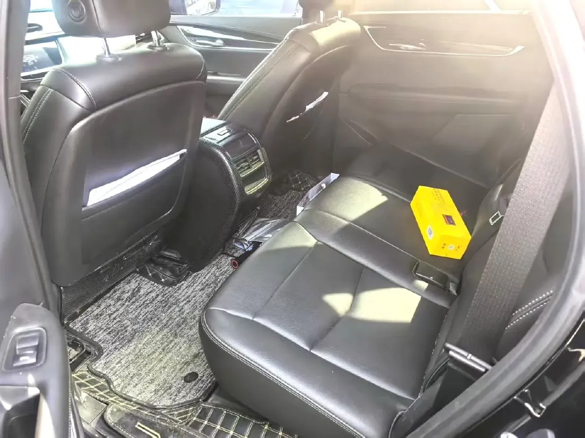 2022 Cadillac XT5 2.0T 237HP L4 9AT,autocango,china used car exporter,china ev exporter,chinese used car exporter,chinese used ev exporter