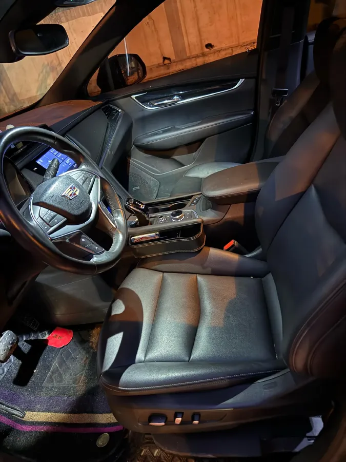 2022 Cadillac XT5 2.0T 237HP L4 9AT,autocango,china used car exporter,china ev exporter,chinese used car exporter,chinese used ev exporter