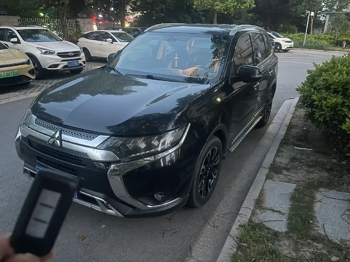 2019 Mitsubishi Outlander 2.4L 192HP L4 CVT,autocango,china used car exporter,china ev exporter,chinese used car exporter,chinese used ev exporter