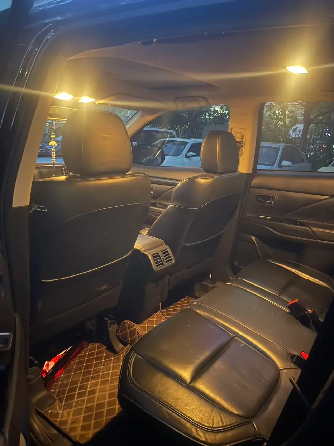 2019 Mitsubishi Outlander 2.4L 192HP L4 CVT,autocango,china used car exporter,china ev exporter,chinese used car exporter,chinese used ev exporter