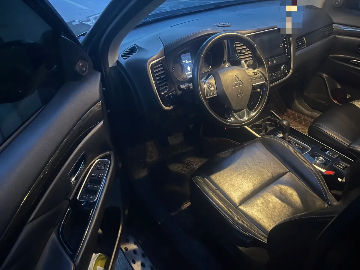 2019 Mitsubishi Outlander 2.4L 192HP L4 CVT,autocango,china used car exporter,china ev exporter,chinese used car exporter,chinese used ev exporter