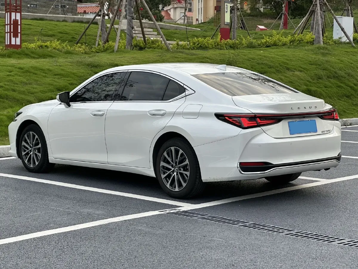 2025 Lexus ES 2.0L 173HP L4 CVT,autocango,china used car exporter,china ev exporter,chinese used car exporter,chinese used ev exporter