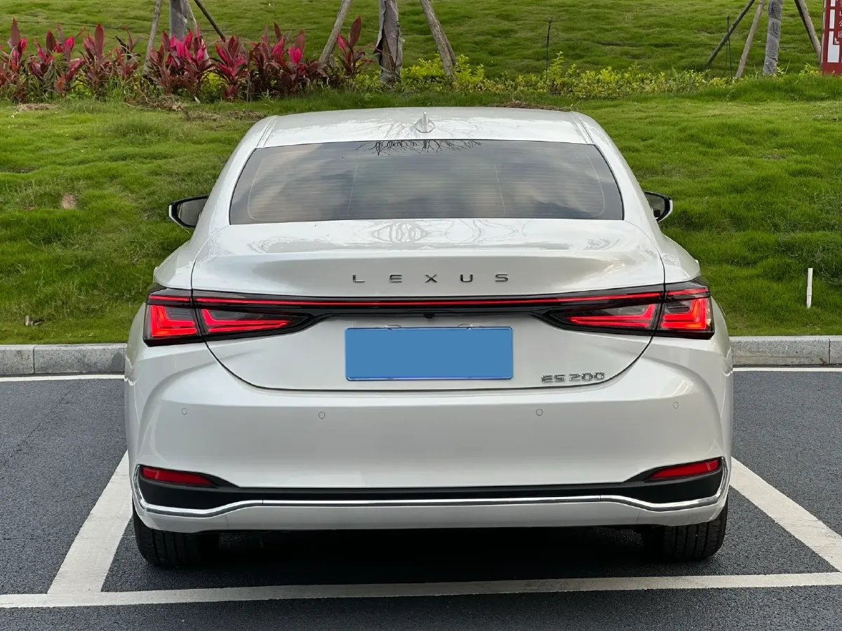 2025 Lexus ES 2.0L 173HP L4 CVT,autocango,china used car exporter,china ev exporter,chinese used car exporter,chinese used ev exporter