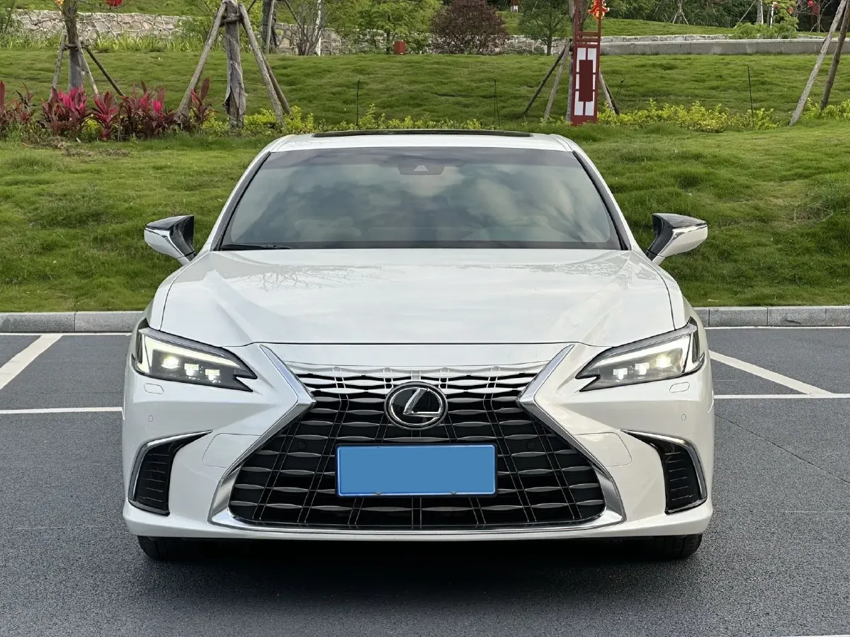 2025 Lexus ES 2.0L 173HP L4 CVT,autocango,china used car exporter,china ev exporter,chinese used car exporter,chinese used ev exporter