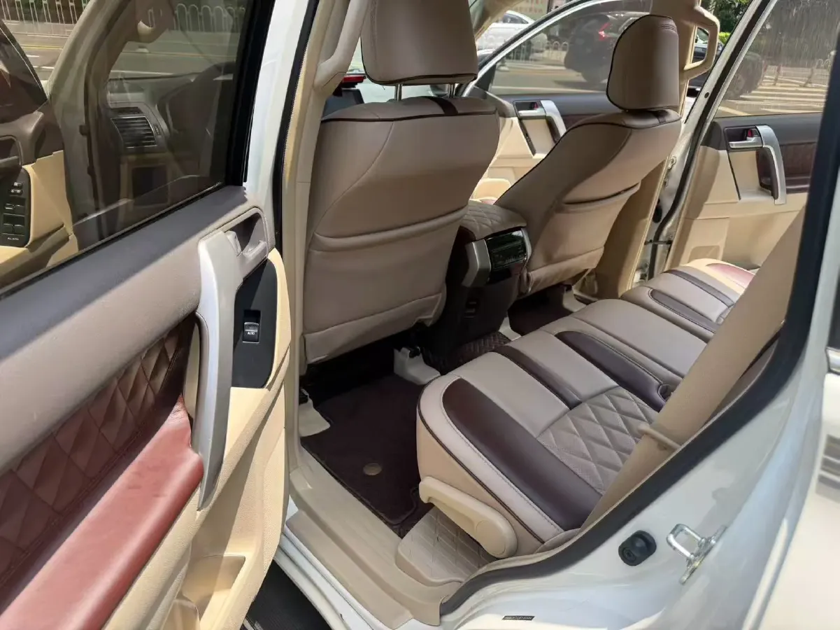 2019 Land Rover Range Rover Velar 2.0T 300HP L4 8AT,autocango,china used car exporter,china ev exporter,chinese used car exporter,chinese used ev exporter