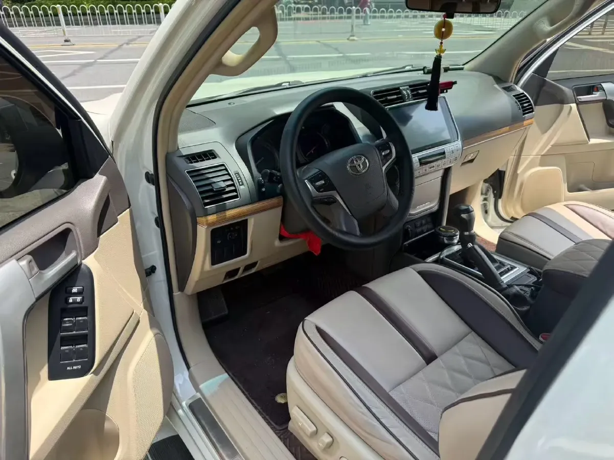 2019 Land Rover Range Rover Velar 2.0T 300HP L4 8AT,autocango,china used car exporter,china ev exporter,chinese used car exporter,chinese used ev exporter