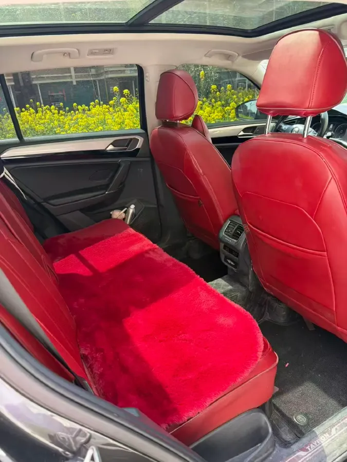 2019 Jeep Cherokee 2.0T 234HP L4 9AT,autocango,china used car exporter,china ev exporter,chinese used car exporter,chinese used ev exporter