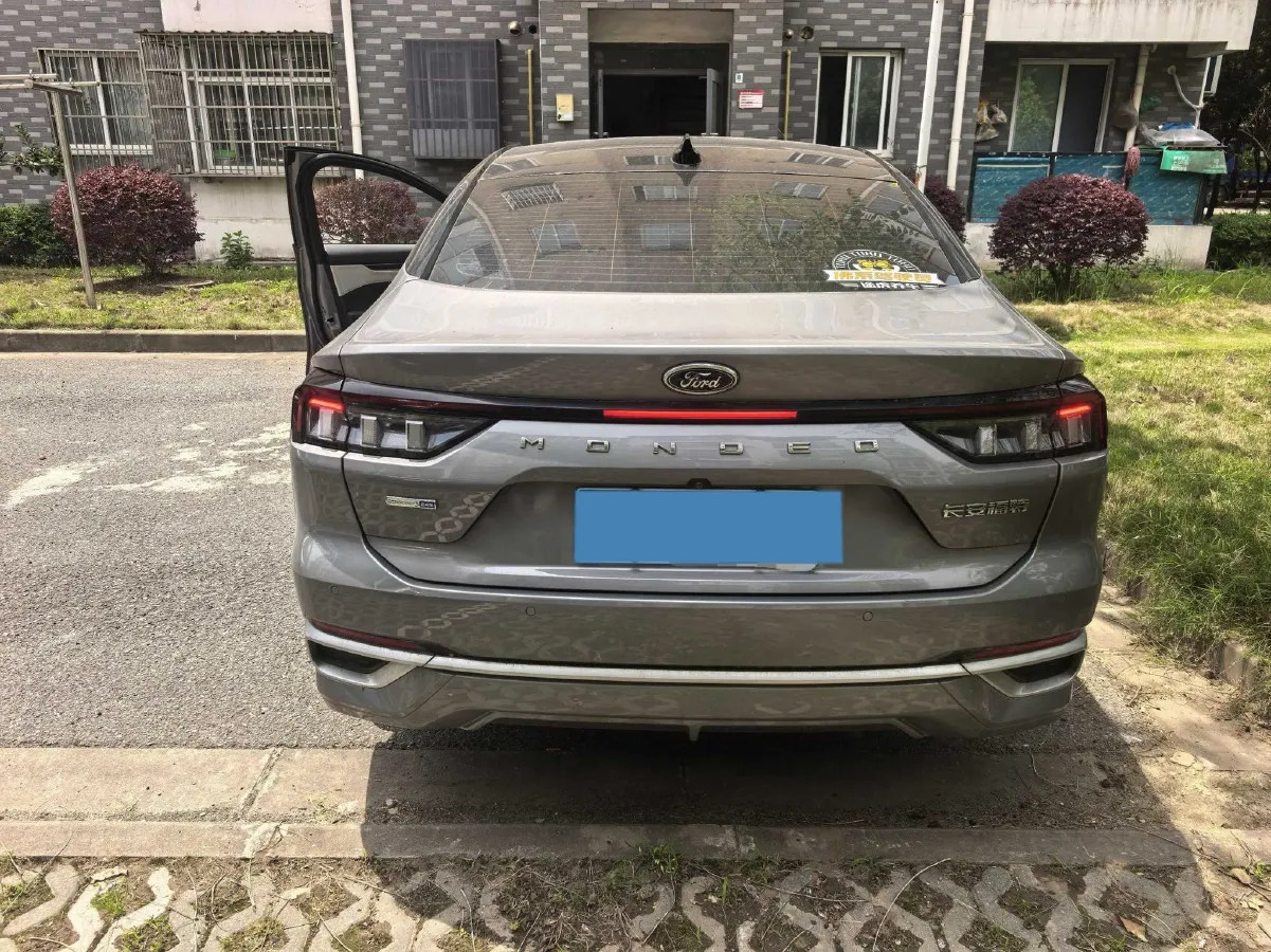 2022 Ford Mondeo 2.0T 238HP L4 8AT,autocango,china used car exporter,china ev exporter,chinese used car exporter,chinese used ev exporter