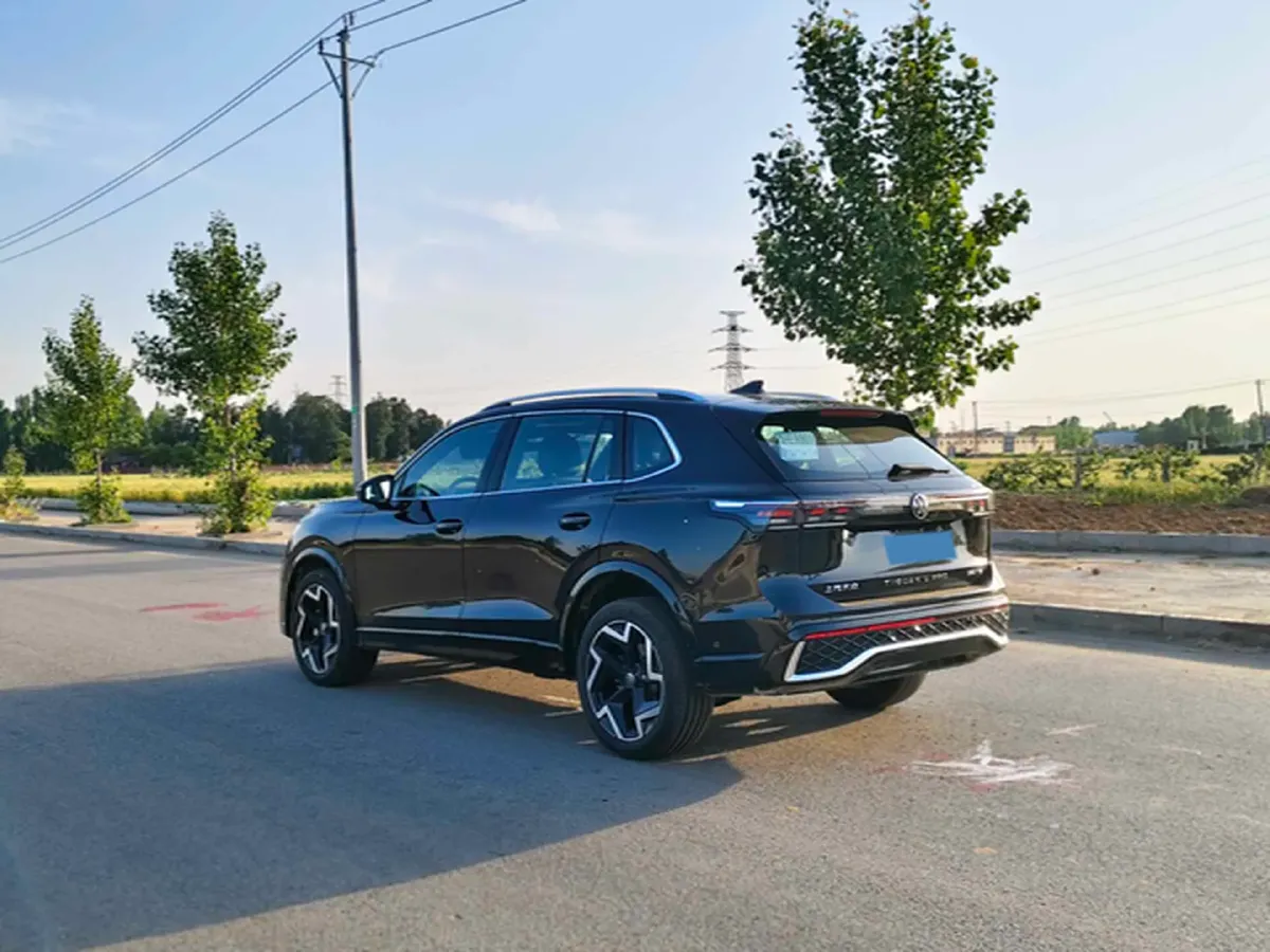 2026 Volkswagen Tiguan L 2.0T 220HP L4 7DCT,autocango,china used car exporter,china ev exporter,chinese used car exporter,chinese used ev exporter