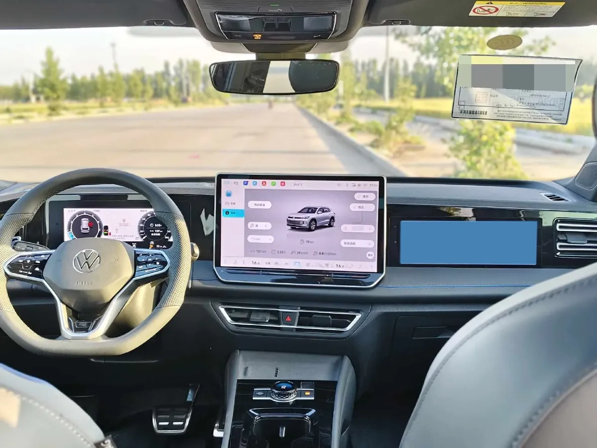 2026 Volkswagen Tiguan L 2.0T 220HP L4 7DCT,autocango,china used car exporter,china ev exporter,chinese used car exporter,chinese used ev exporter
