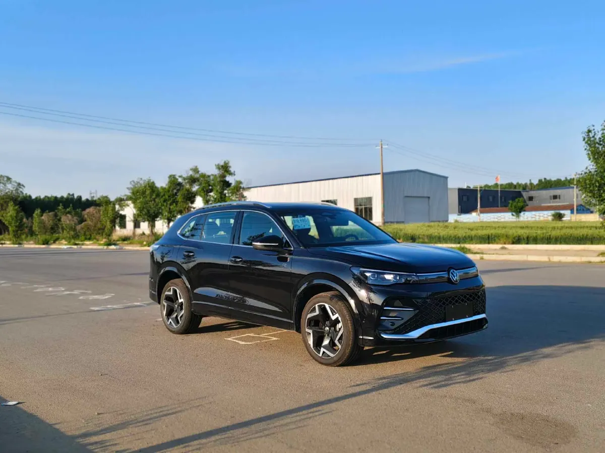 2026 Volkswagen Tiguan L 2.0T 220HP L4 7DCT,autocango,china used car exporter,china ev exporter,chinese used car exporter,chinese used ev exporter