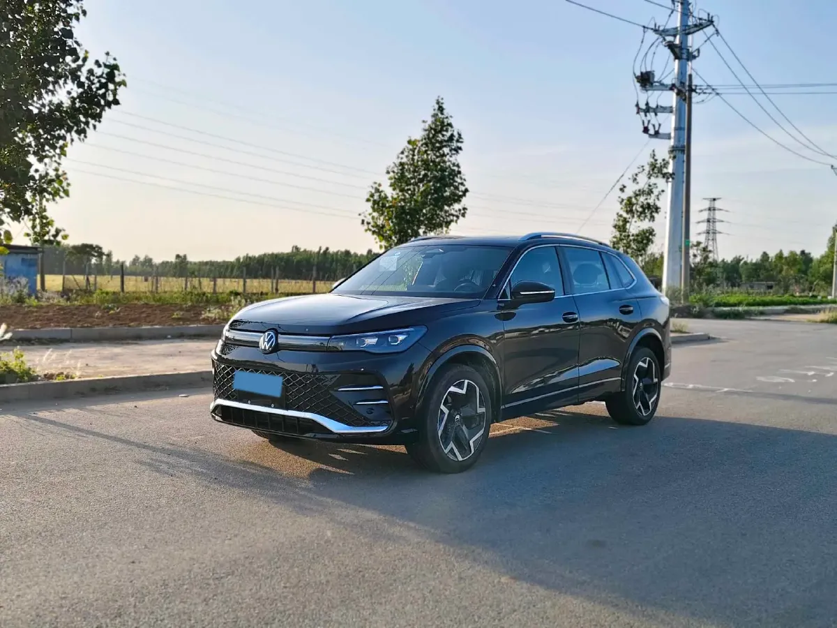 2026 Volkswagen Tiguan L 2.0T 220HP L4 7DCT,autocango,china used car exporter,china ev exporter,chinese used car exporter,chinese used ev exporter
