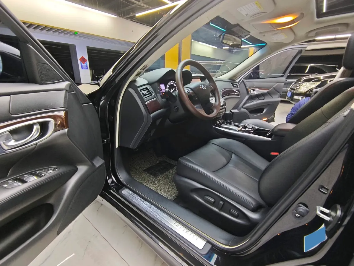 2019 Alfa Romeo Giulia 2.0T 280HP L4 8AT,autocango,china used car exporter,china ev exporter,chinese used car exporter,chinese used ev exporter