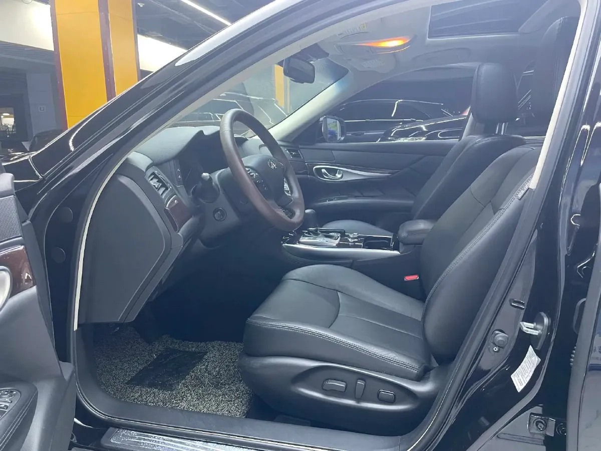 2019 Alfa Romeo Giulia 2.0T 280HP L4 8AT,autocango,china used car exporter,china ev exporter,chinese used car exporter,chinese used ev exporter