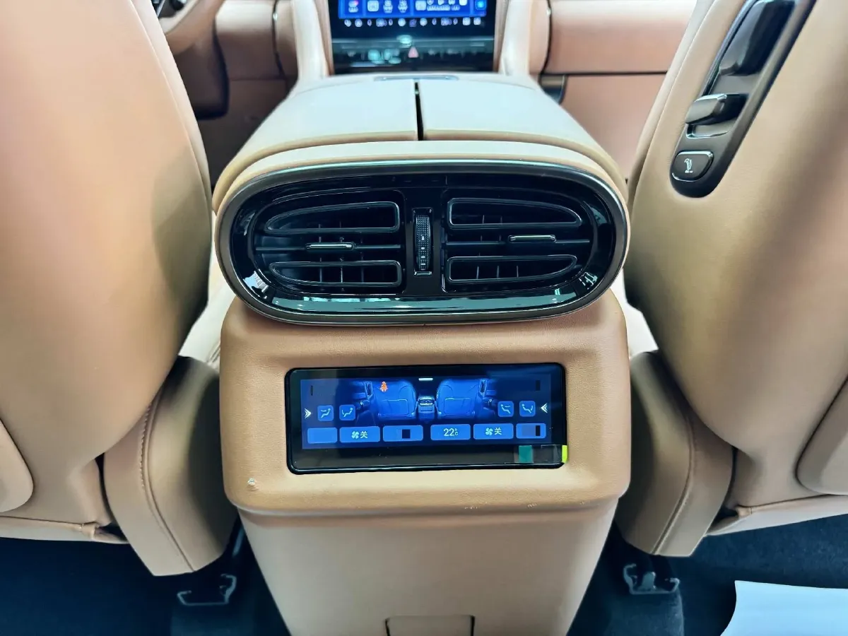2023 YangWang U8 2.0T 272HP L4 REEV 49.05KWH,autocango,china used car exporter,china ev exporter,chinese used car exporter,chinese used ev exporter