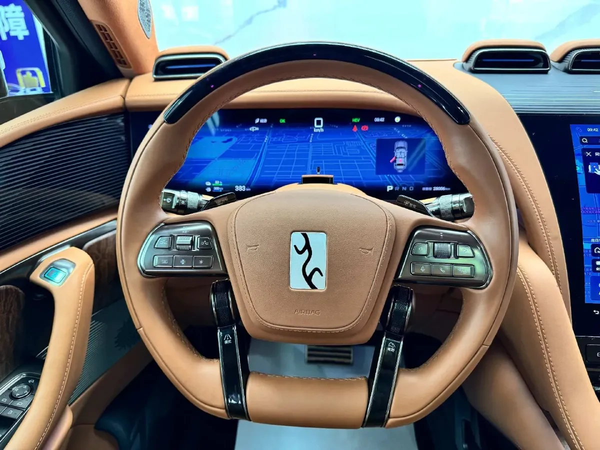 2023 YangWang U8 2.0T 272HP L4 REEV 49.05KWH,autocango,china used car exporter,china ev exporter,chinese used car exporter,chinese used ev exporter