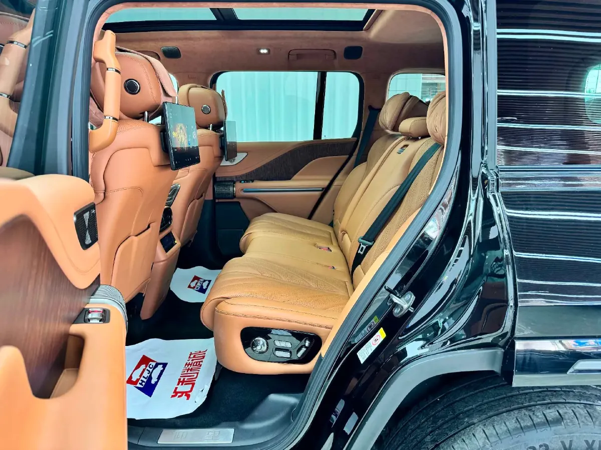 2023 YangWang U8 2.0T 272HP L4 REEV 49.05KWH,autocango,china used car exporter,china ev exporter,chinese used car exporter,chinese used ev exporter