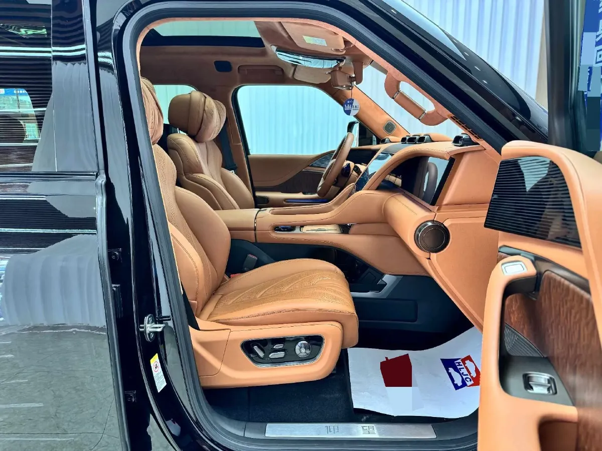 2023 YangWang U8 2.0T 272HP L4 REEV 49.05KWH,autocango,china used car exporter,china ev exporter,chinese used car exporter,chinese used ev exporter