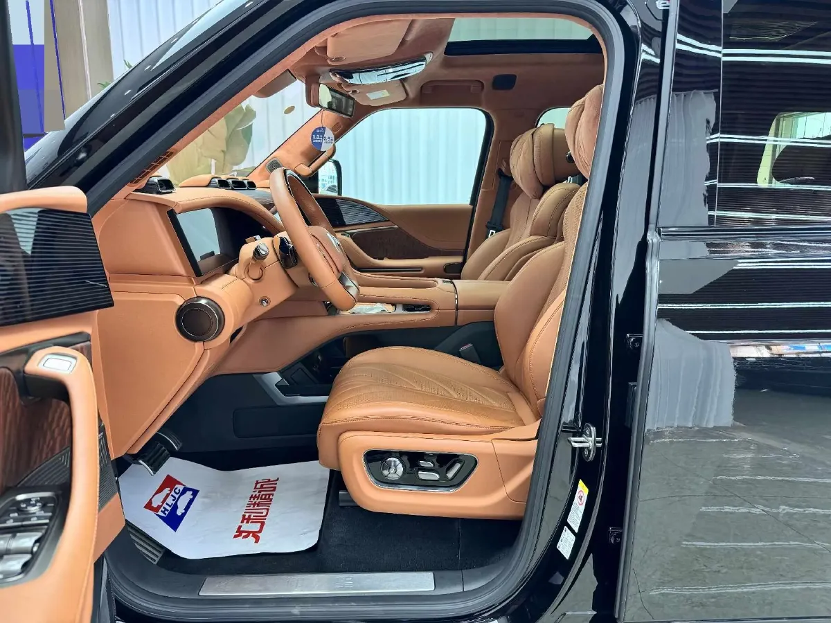 2023 YangWang U8 2.0T 272HP L4 REEV 49.05KWH,autocango,china used car exporter,china ev exporter,chinese used car exporter,chinese used ev exporter