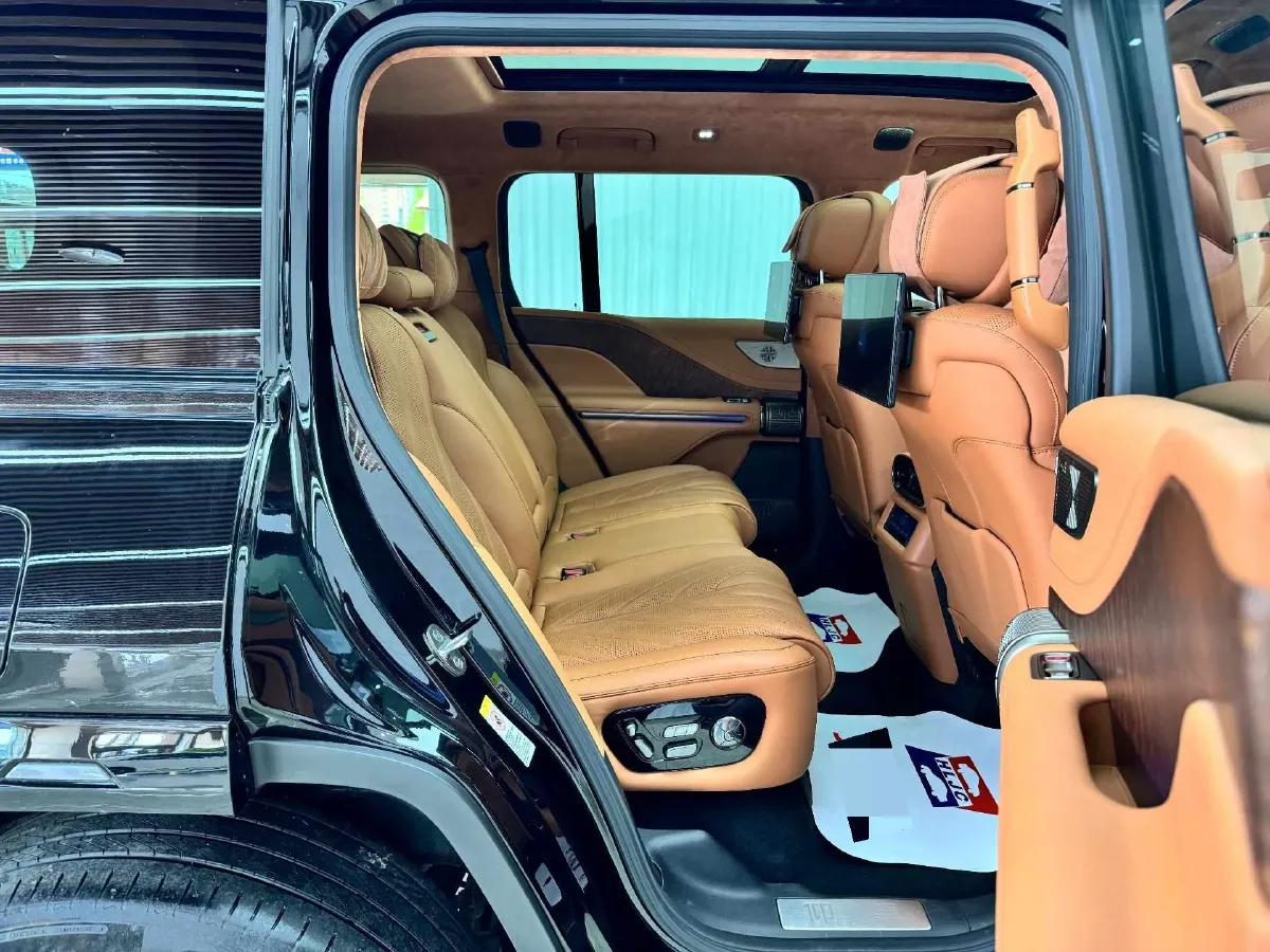 2023 YangWang U8 2.0T 272HP L4 REEV 49.05KWH,autocango,china used car exporter,china ev exporter,chinese used car exporter,chinese used ev exporter