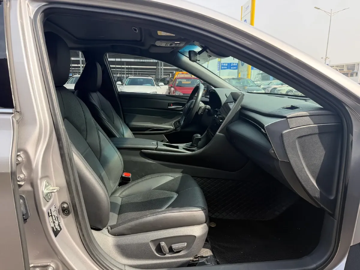2022 Toyota Avalon 2.5L 209HP L4 8AT,autocango,china used car exporter,china ev exporter,chinese used car exporter,chinese used ev exporter