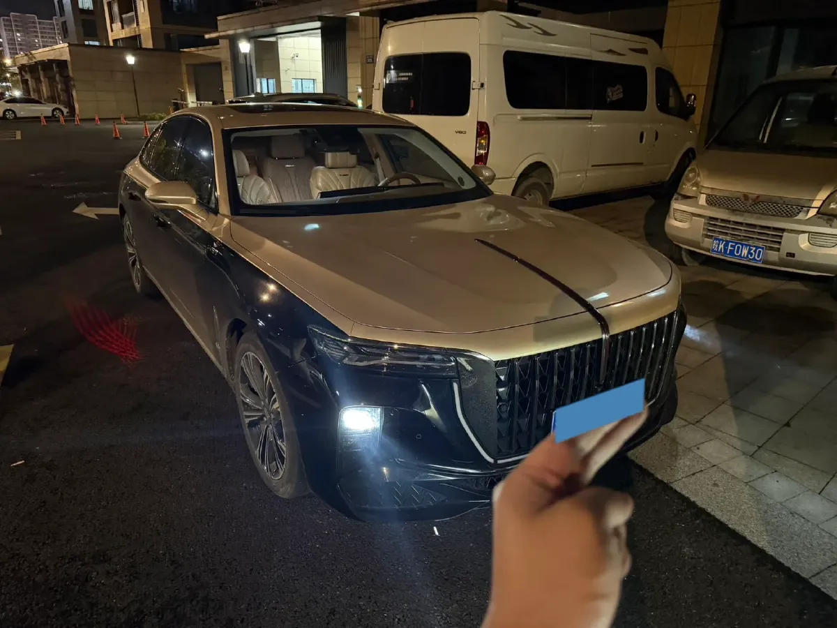 2025 HongQi H9 2.0T 252HP L4 8AT,autocango,china used car exporter,china ev exporter,chinese used car exporter,chinese used ev exporter