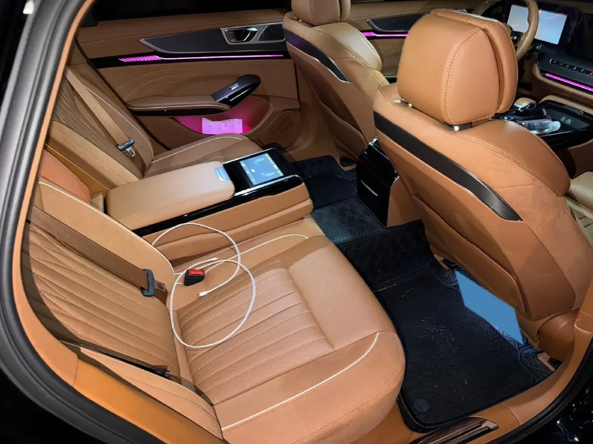 2025 HongQi H9 2.0T 252HP L4 8AT,autocango,china used car exporter,china ev exporter,chinese used car exporter,chinese used ev exporter