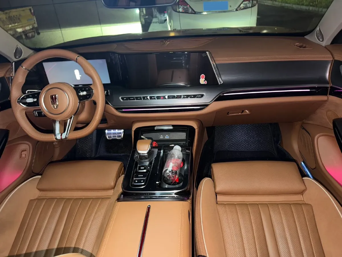 2025 HongQi H9 2.0T 252HP L4 8AT,autocango,china used car exporter,china ev exporter,chinese used car exporter,chinese used ev exporter