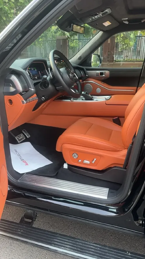 2024 Tank 700 3.0T 360HP V6 9AT PHEV 37.1KWH,autocango,china used car exporter,china ev exporter,chinese used car exporter,chinese used ev exporter