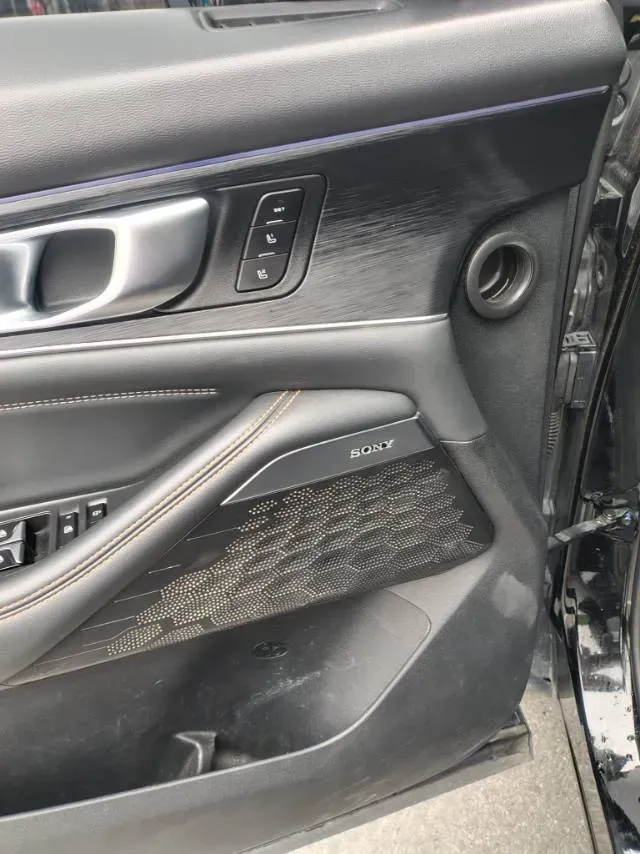 2021 ChangAn UNI-K 2.0T 233HP L4 8AT,autocango,china used car exporter,china ev exporter,chinese used car exporter,chinese used ev exporter