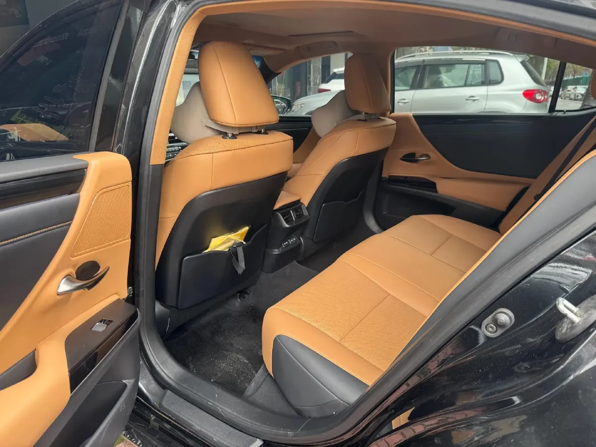2021 Lexus ES 2.0L 173HP L4 CVT,autocango,china used car exporter,china ev exporter,chinese used car exporter,chinese used ev exporter