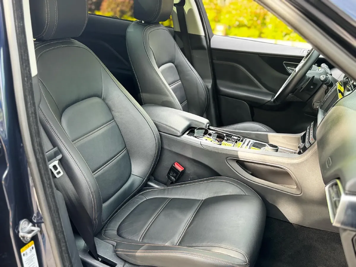 2018 Jaguar F-PACE 2.0T 250HP L4 8AT,autocango,china used car exporter,china ev exporter,chinese used car exporter,chinese used ev exporter