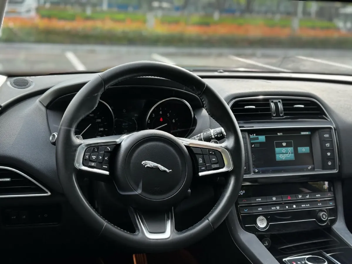 2018 Jaguar F-PACE 2.0T 250HP L4 8AT,autocango,china used car exporter,china ev exporter,chinese used car exporter,chinese used ev exporter