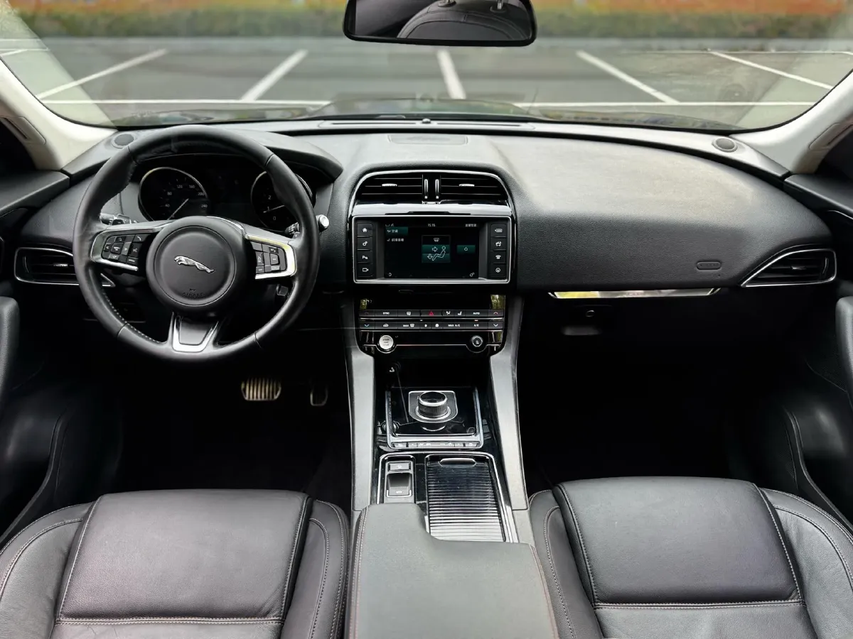 2018 Jaguar F-PACE 2.0T 250HP L4 8AT,autocango,china used car exporter,china ev exporter,chinese used car exporter,chinese used ev exporter