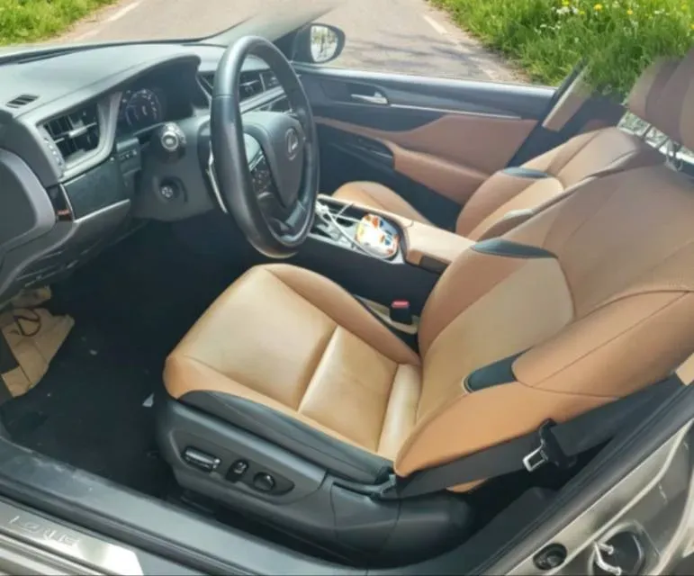 2023 Lexus ES 2.0L 173HP L4 CVT,autocango,china used car exporter,china ev exporter,chinese used car exporter,chinese used ev exporter