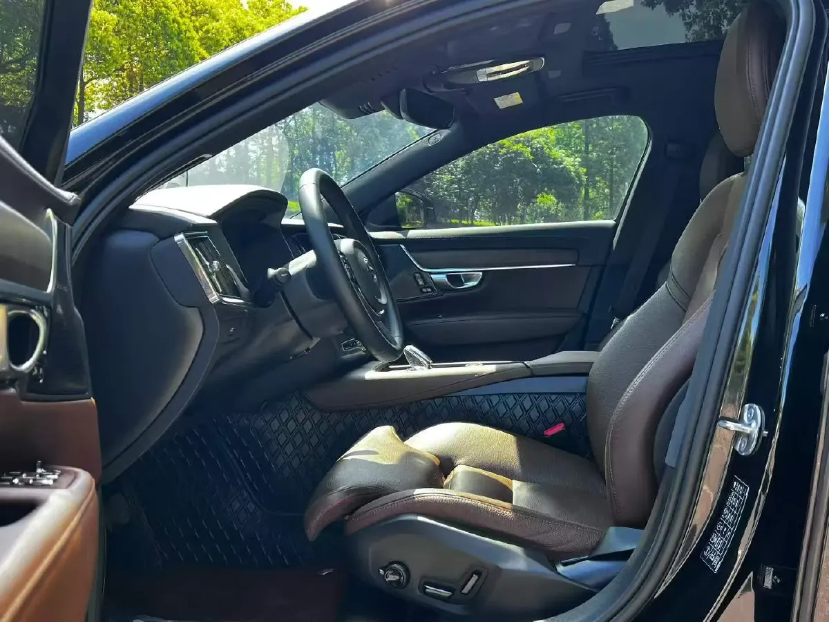 2024 Volvo S90 2.0T 250HP L4 8AT,autocango,china used car exporter,china ev exporter,chinese used car exporter,chinese used ev exporter