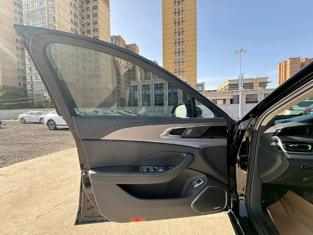 2024 HongQi H5 2.0T 224HP L4 8AT,autocango,china used car exporter,china ev exporter,chinese used car exporter,chinese used ev exporter