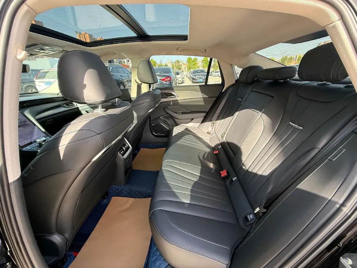 2024 HongQi H5 2.0T 224HP L4 8AT,autocango,china used car exporter,china ev exporter,chinese used car exporter,chinese used ev exporter