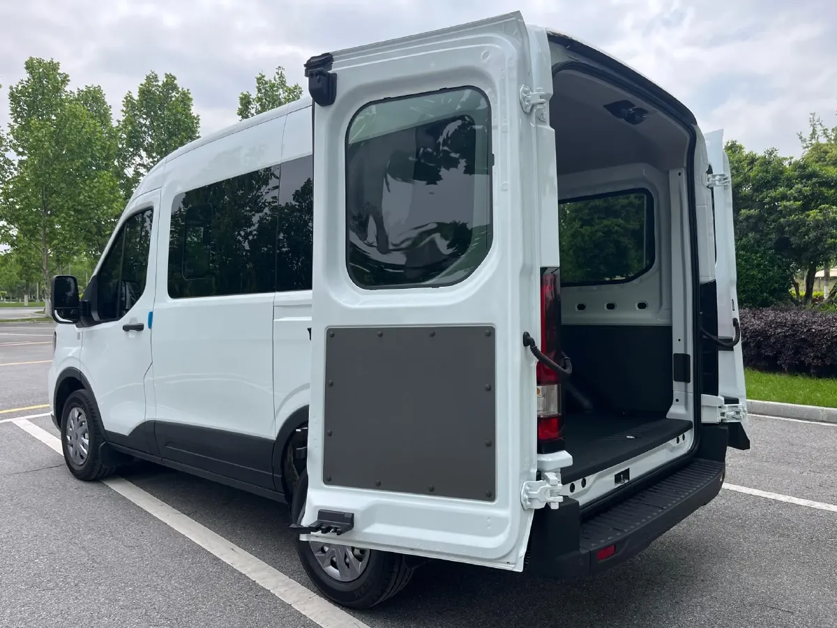 2024 Ford TransitT8 2.0T 154HP L4 6MT,autocango,china used car exporter,china ev exporter,chinese used car exporter,chinese used ev exporter