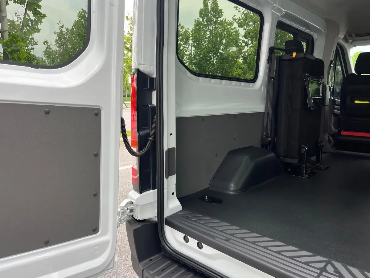 2024 Ford TransitT8 2.0T 154HP L4 6MT,autocango,china used car exporter,china ev exporter,chinese used car exporter,chinese used ev exporter