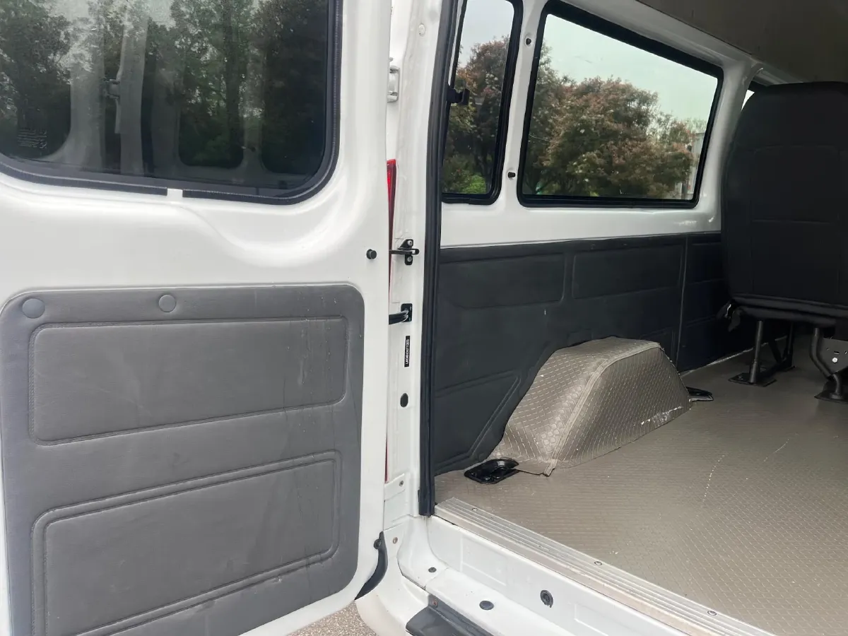 2019 Golden Dragon LingTe 3.0T 150HP L4 6MT,autocango,china used car exporter,china ev exporter,chinese used car exporter,chinese used ev exporter