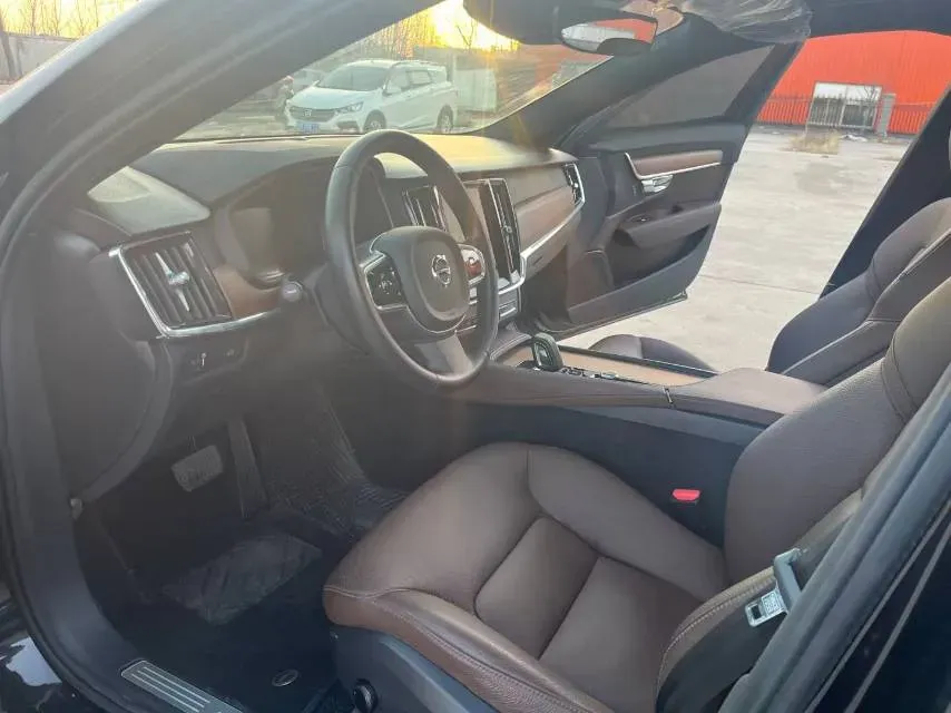 2021 Volvo S90 2.0T 250HP L4 8AT,autocango,china used car exporter,china ev exporter,chinese used car exporter,chinese used ev exporter